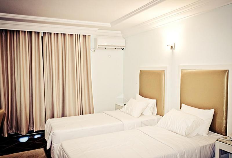 Hotel Raya Tichy Exterior photo