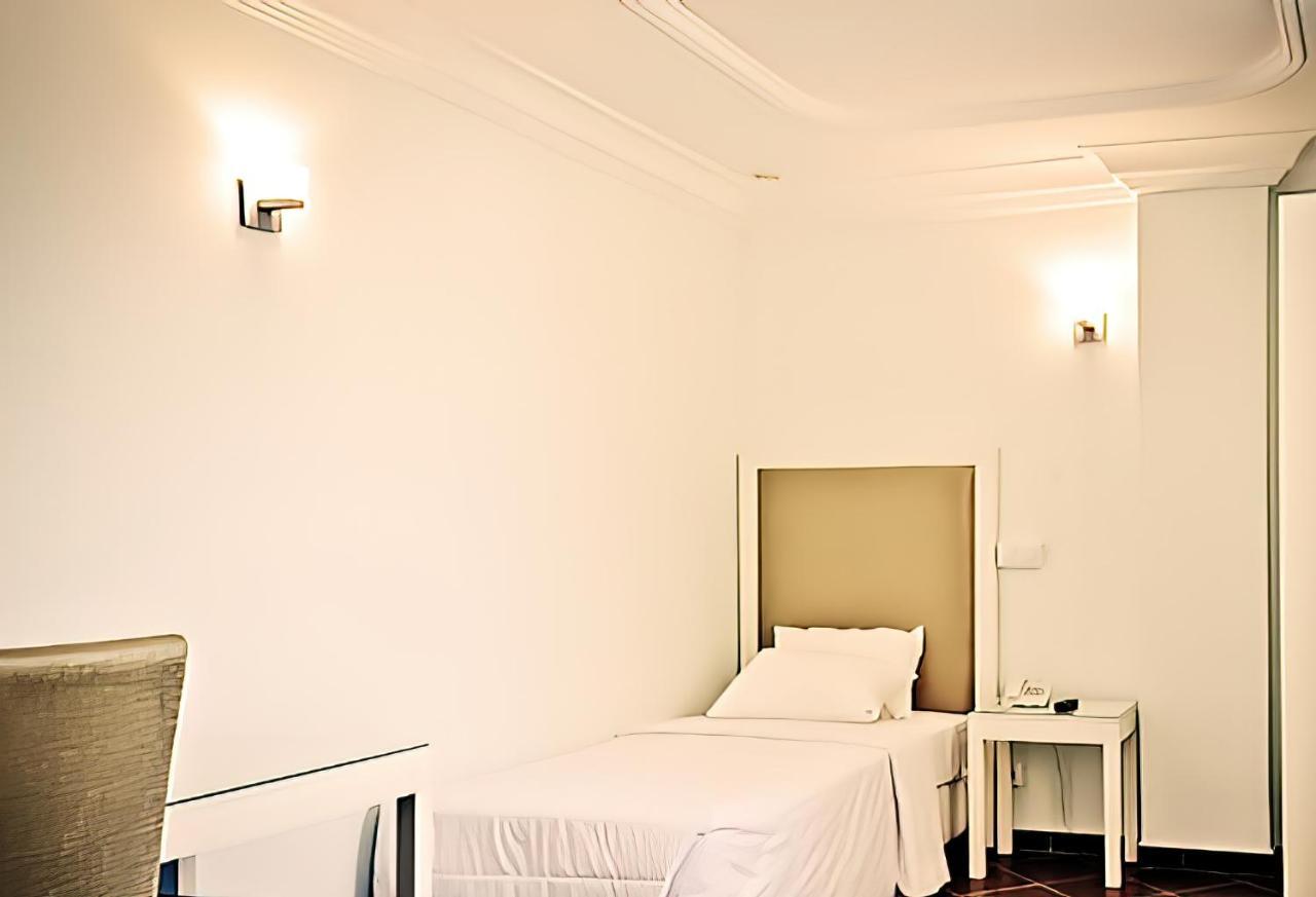 Hotel Raya Tichy Exterior photo